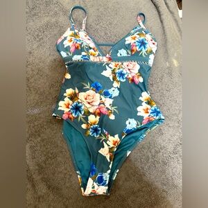 Women’s Cupshe floral one piece bathing suit size large
